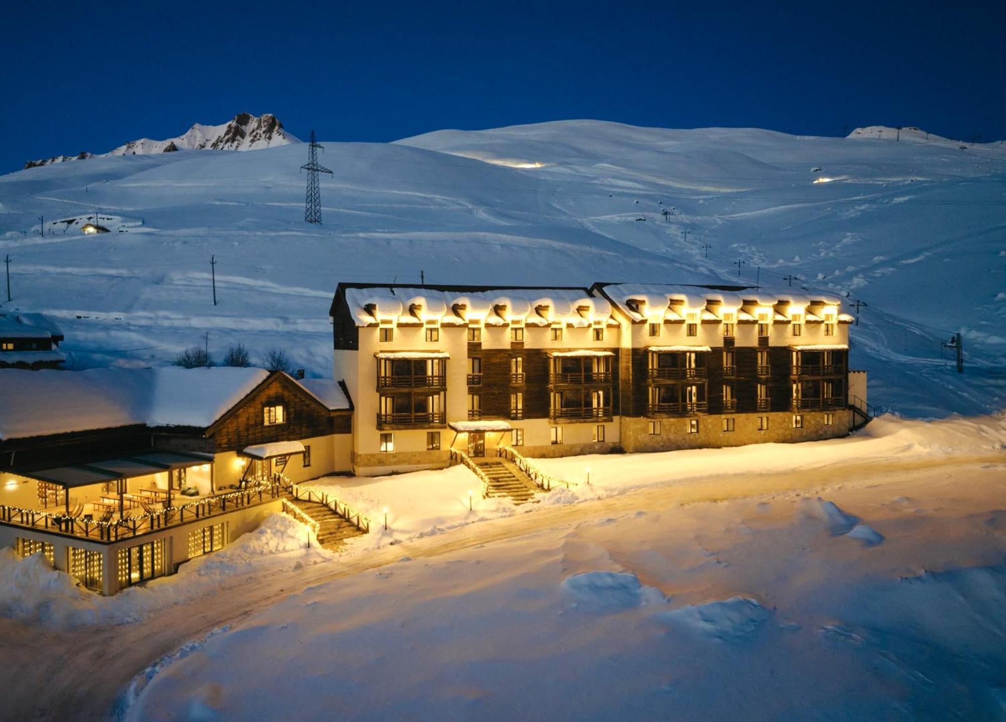 Alpina Hotel Gudauri Exterior foto